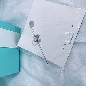 Sparkling Zircon Unique Statement Bar Ear Cuff